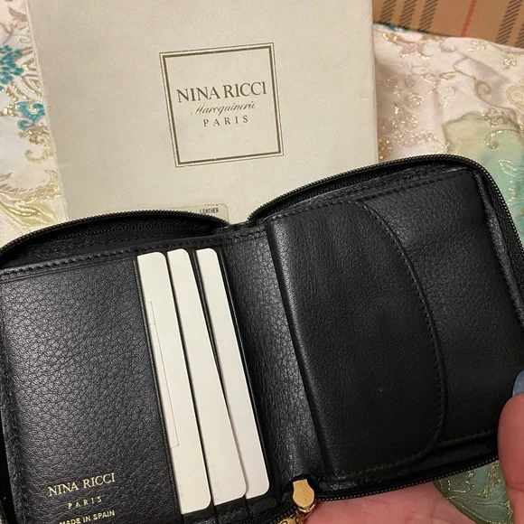 Authentic Nina Ricci & Calvin Klein bundle - Picture 4 of 8